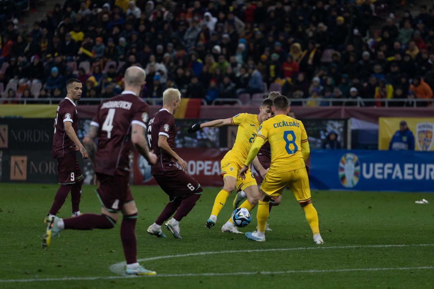 Ce nu s-a văzut la tv la partida România-Belarus! Titularul care l-a scos din minți pe Edi Iordănescu în startul meciului de pe Arena Națională | SPECIAL