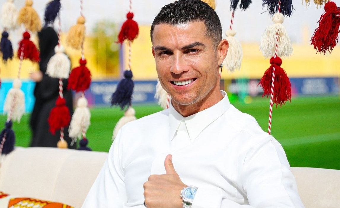 Imagini impresionante cu palatul în care locuiește Cristiano Ronaldo, în Arabia Saudită. Cascadă interioară, printre dotări