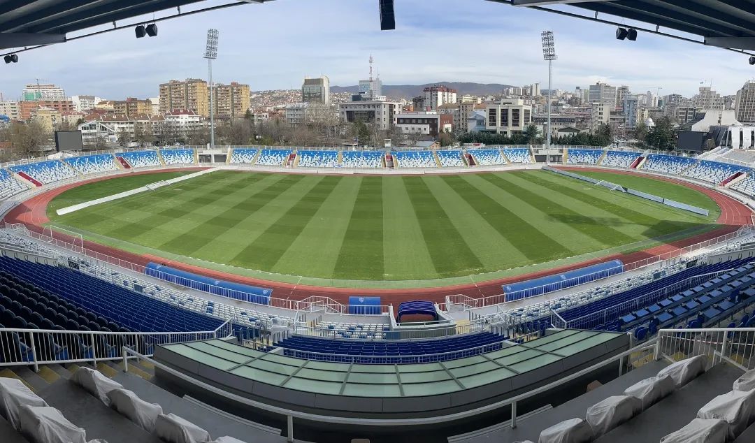 Stadionul pe care Kosovo își dispută meciurile de pe teren propriu. Sursă foto: Facebook / Football Federation of Kosova