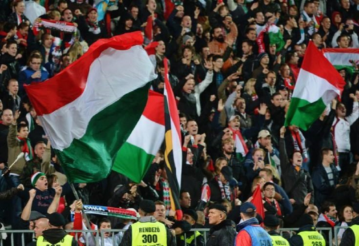 Maghiarii nu uită România! Ce banner au afișat ultrașii radicali din țara vecină la meciul Muntenegru – Ungaria!