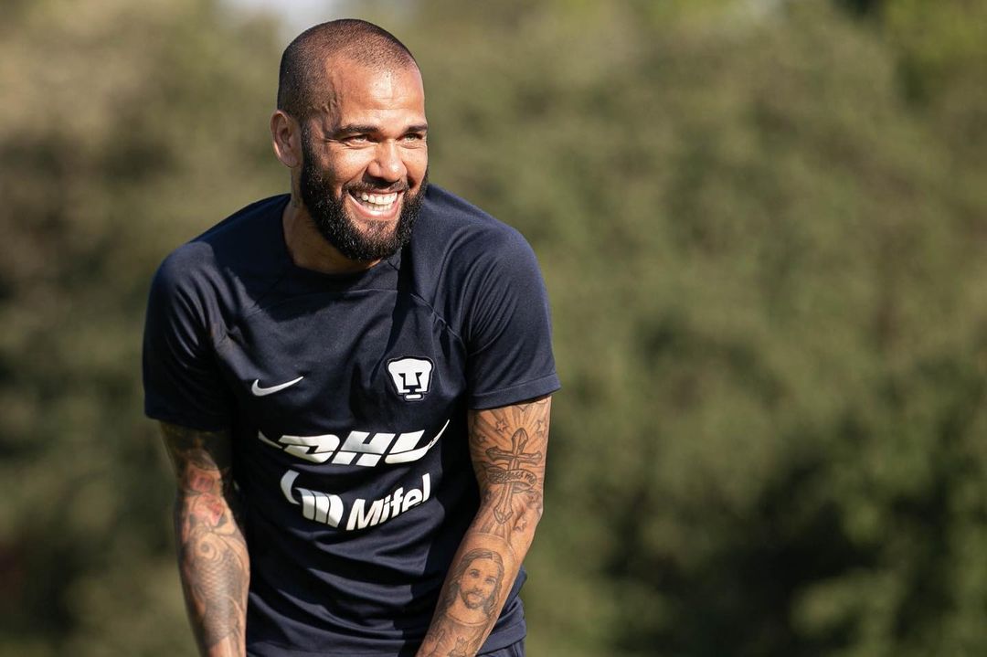 După trei luni de arest, Dani Alves a recunoscut că a întreținut relații intime cu tânăra de 23 de ani! Cum a încercat să-și ascundă aventura de soția lui