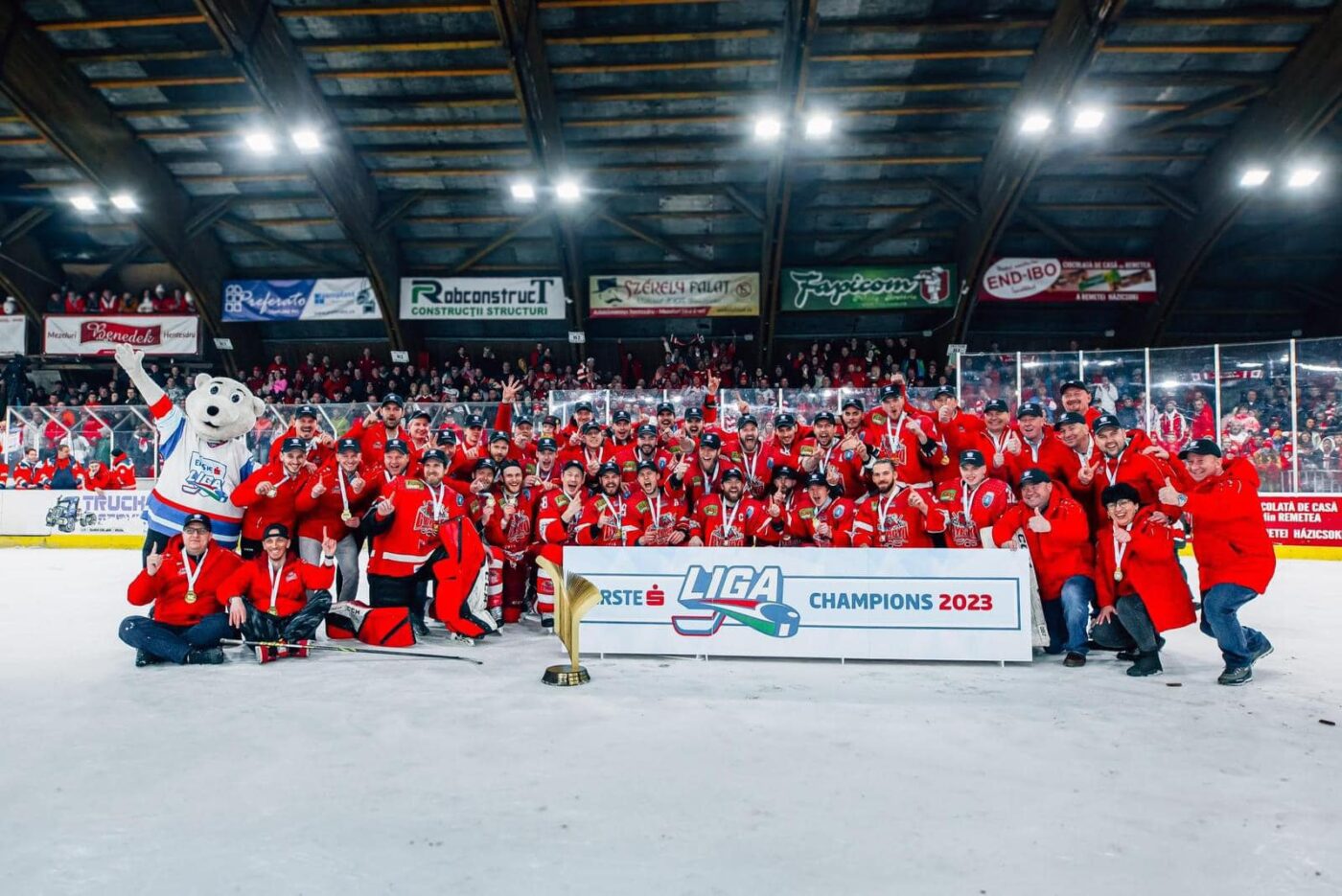 Performanță incredibilă în hocheiul de gheață pentru un oraș cu 18.000 de locuitori din România! ACSH Gheorgheni a câştigat în premieră Erste Liga în fața titratei Ferencvaros