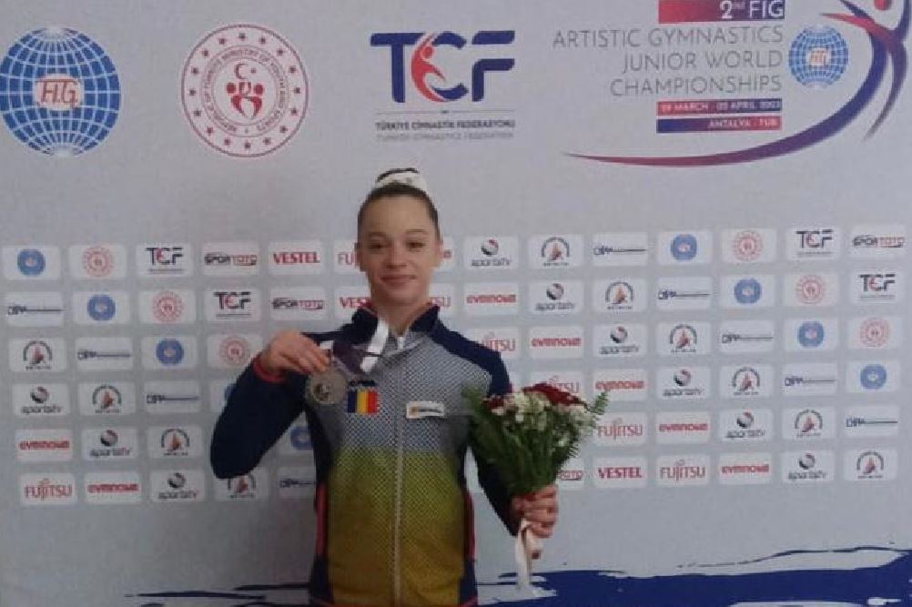 Alexia Vănoagă a cucerit medalia de argint la bârnă, la Campionatele Mondiale de juniori din Antalya! Performanță remarcabilă pentru România | VIDEO