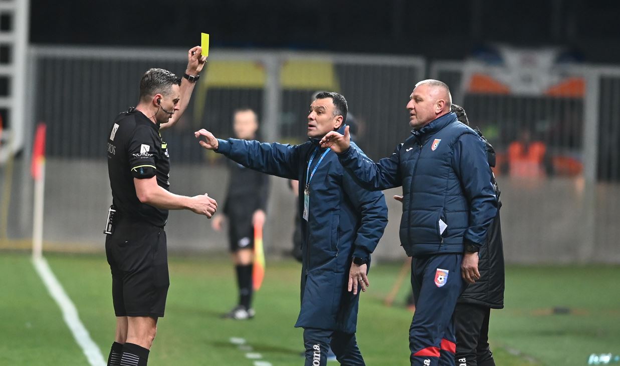 Avertizat cu un cartonaș galben în duelul CS Mioveni – Chindia Târgoviște 0-1, Toni Petrea a reacționat: „S-a gândit că am ripostat!”. Cum a comentat deciziile de arbitraj