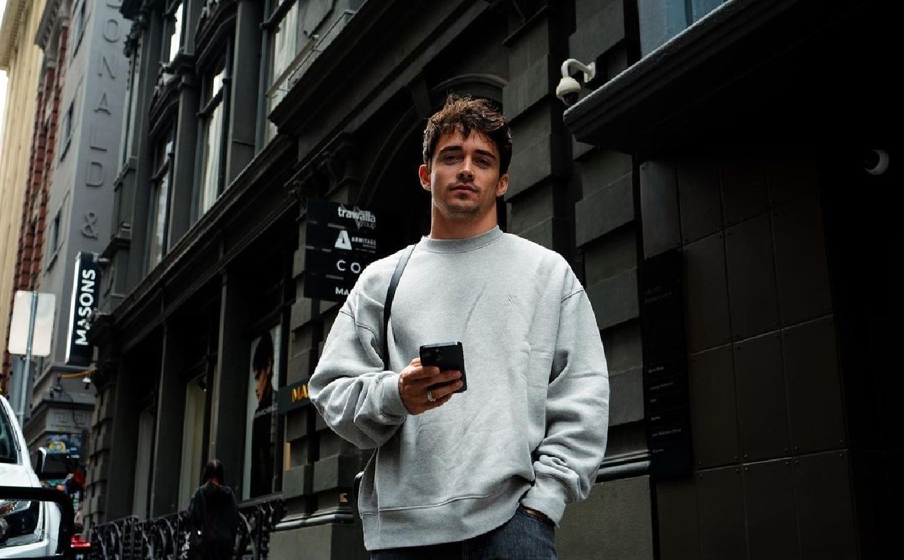 Charles Leclerc, terorizat de fani în Monaco! Pilotul Ferrari a emis un comunicat: „Îmi cântă sub balcon, îmi apasă soneria, strigă. Există o graniță care nu trebuie depășită”