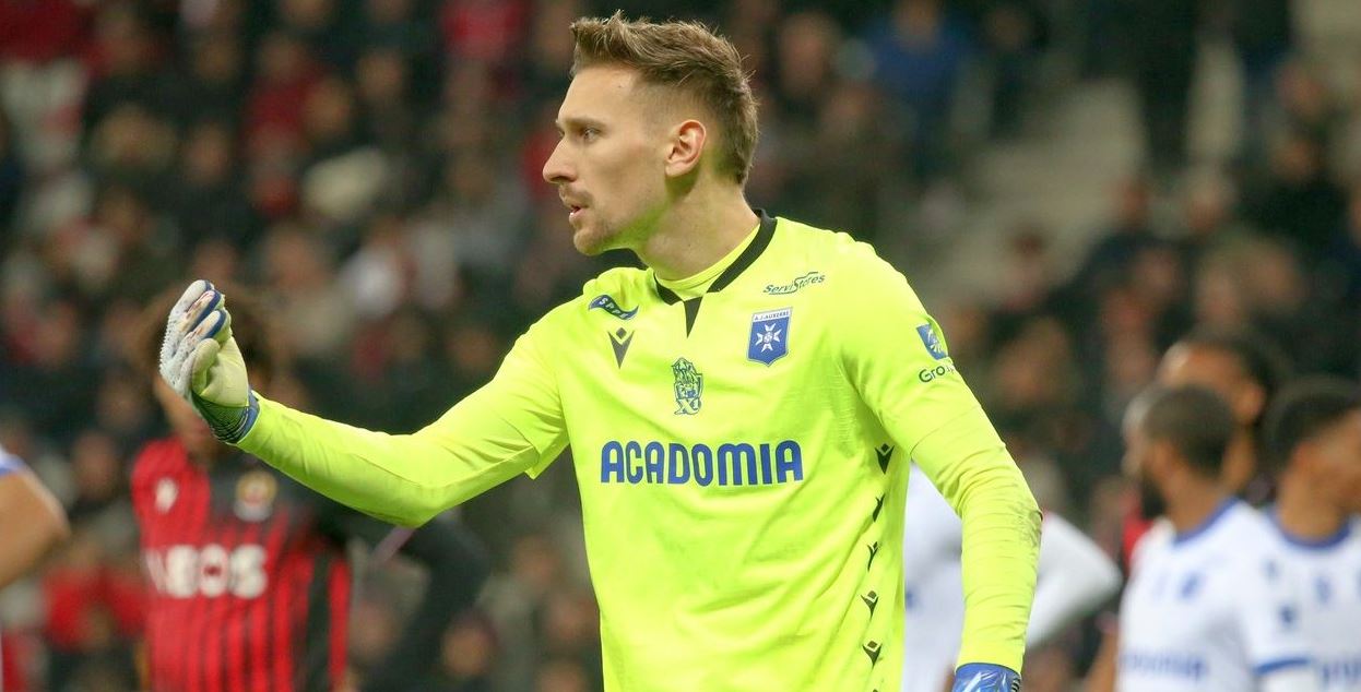 Antrenorul Christophe Pelissier a oferit primele detalii despre accidentarea lui Ionuț Radu! Portarul care l-a înlocuit pe român a fost omul meciului în Auexerre – Nantes 2-1: „A fost pur și simplu fenomenal!”