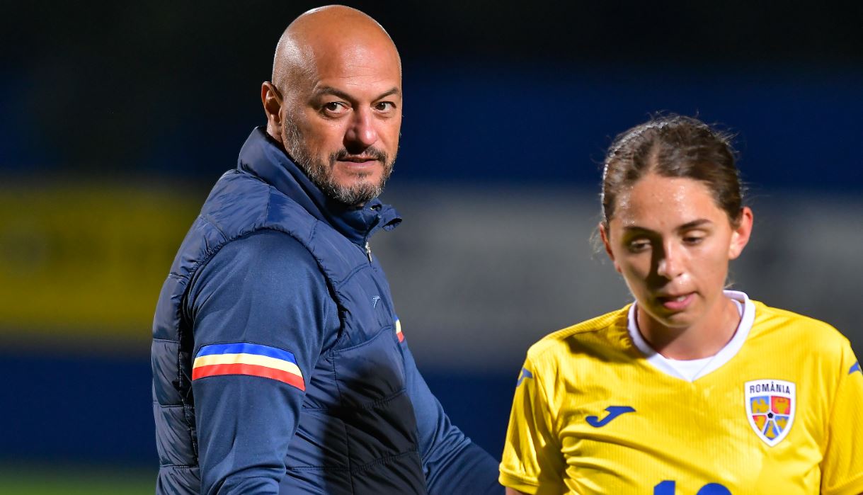 Cristi Dulca, despre viața de selecționer al naționalei de fotbal feminin! Cum e strigat în vestiar și cum ar putea intra în istorie! „Ar fi super” | VIDEO EXCLUSIV