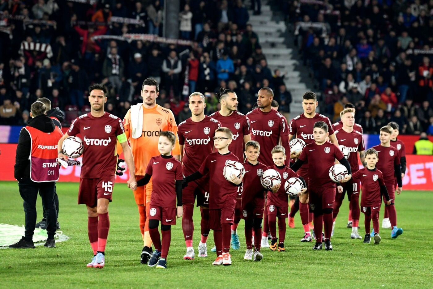 Dreptatea lui Dan Petrescu. Antrenorul se plânge că i-au plecat jucători, dar pe majoritatea el i-a pus pe liber. Analiza celor 33 de plecări de la CFR!