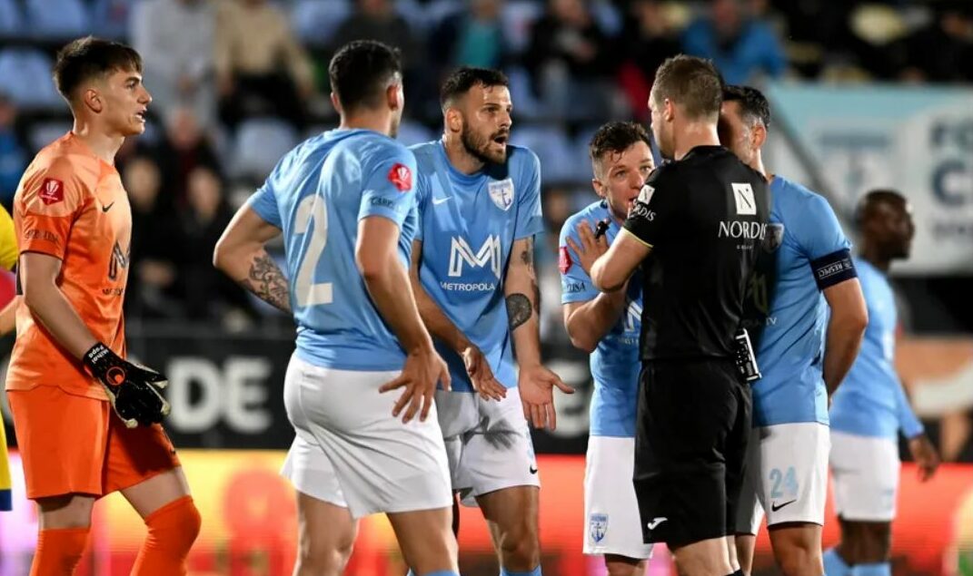Încă un arbitru din Superliga a fost luat la ochi! „Viciere de rezultat, identic ca la Rapid – FCSB! Călcați-i în picioare, că așa vrem să arbitrăm noi” | VIDEO EXCLUSIV ProSport Live