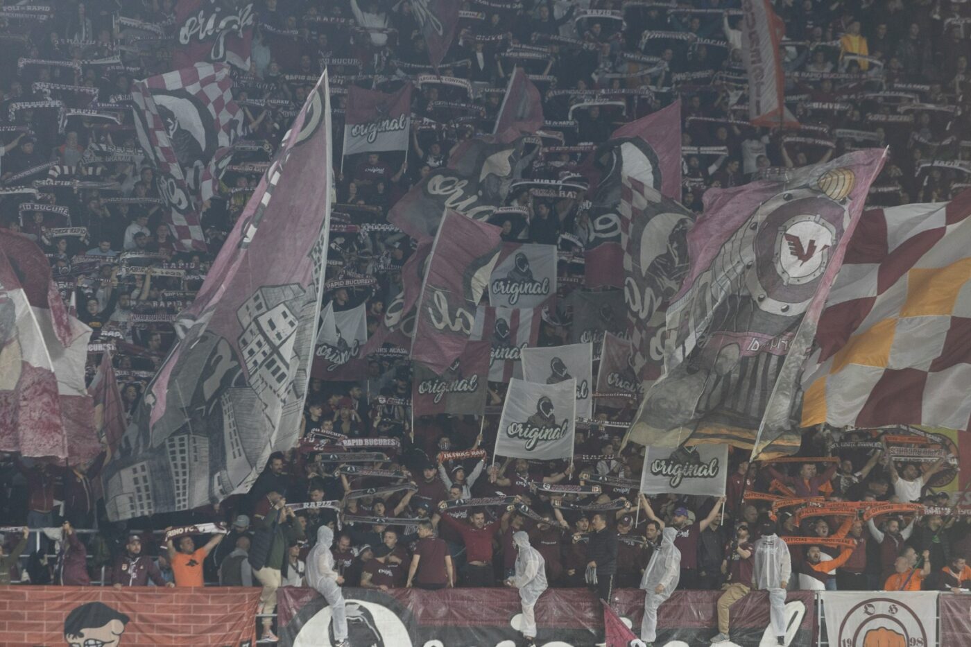 Duelul galeriilor la Rapid – FCSB, faza pe mesaje: „Singura voastră bătaie, 10 vs 2 chiuvete într-o baie” / „De Centenar vă dăruim un abecedar”