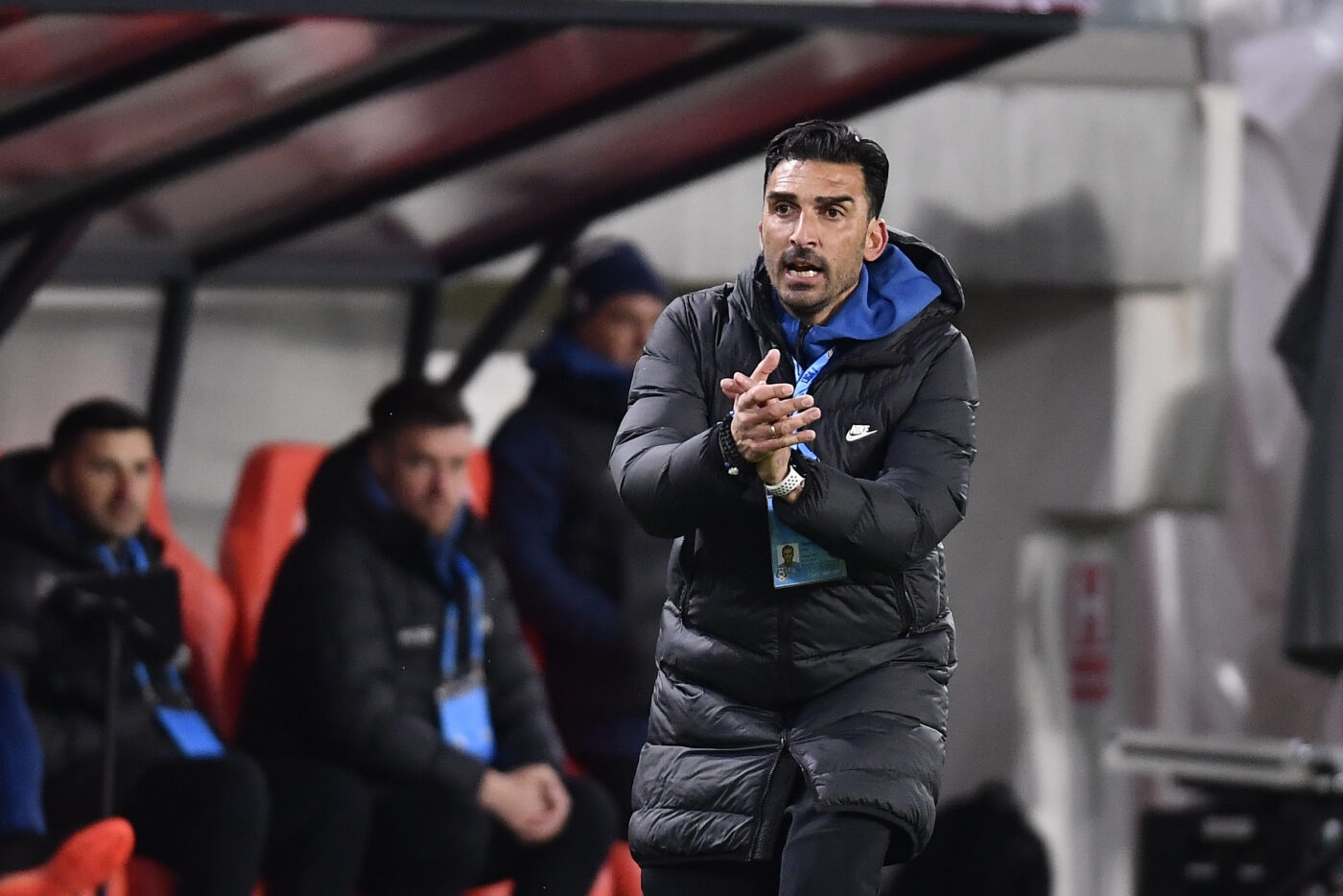 Elias Charalambous, impresionat de Dan Petrescu. „Îl respect mult!” Cipriotul nu știe la ce să se aștepte de la „Bursuc” înaintea derby-ului CFR Cluj – FCSB