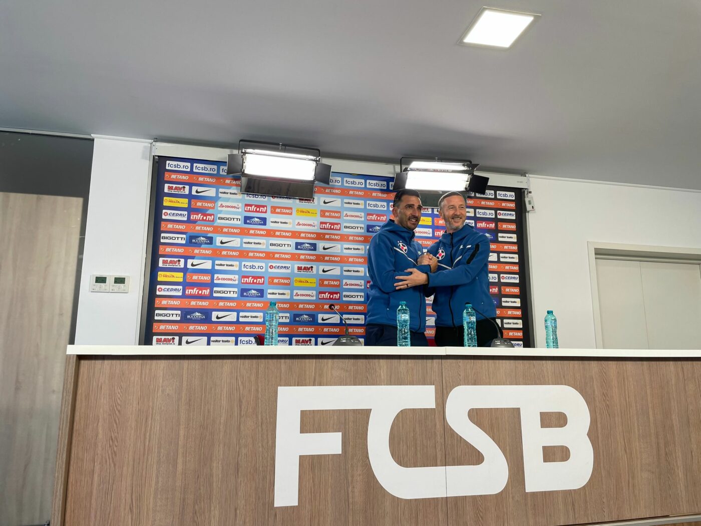 Elias Charalambous nu a stat pe gânduri când a auzit de oferta FCSB-ului: „Știam cât de mare este clubul, am fost foarte încântat doar auzind numele!”. Cum a ajuns în vizorul echipei roș-albastre | VIDEO