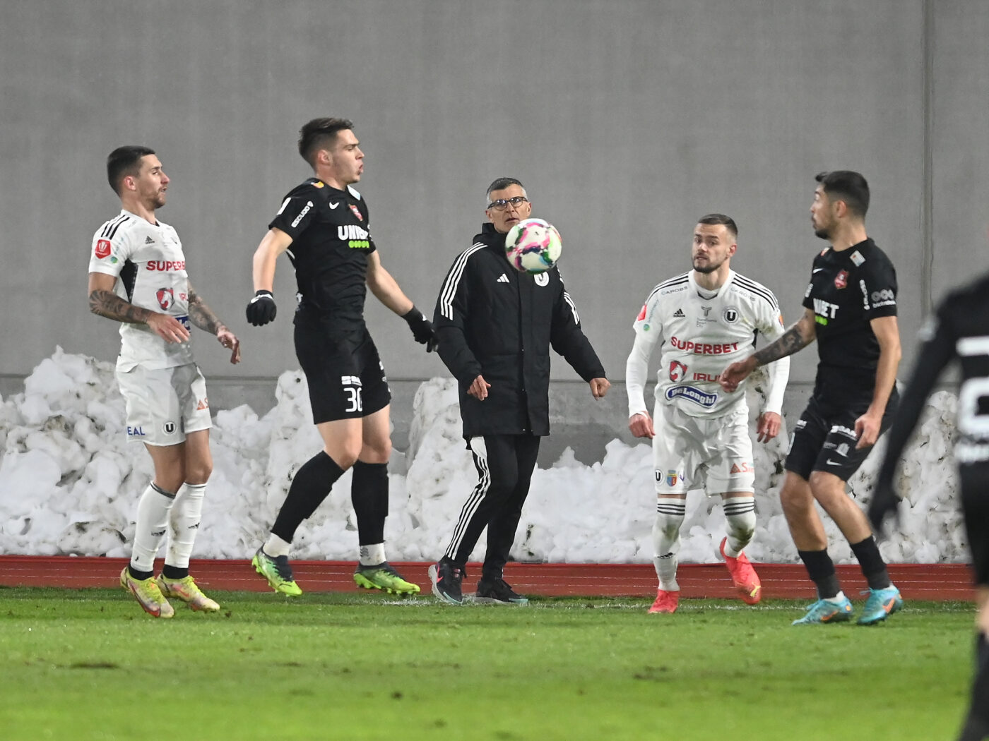 Echipa din Superliga care nu știe dacă scapă de retrogradare, dar vrea în play-off din sezonul următor: „Trebuie să stabilim bugetul!”