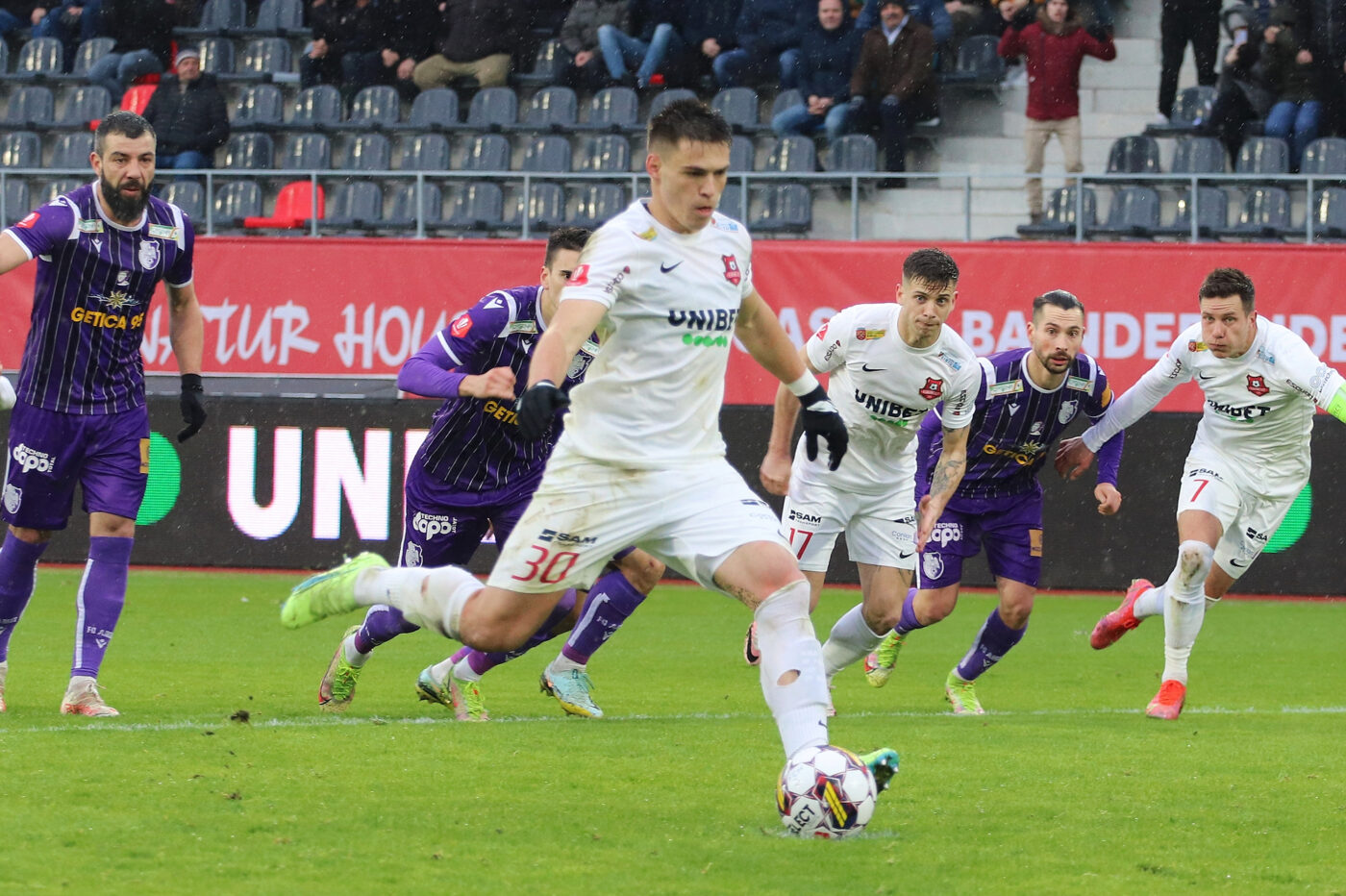 FC Hermannstadt – FC Argeș 2-1, în runda a 5-a din play-out | Sibienii, din ce în ce mai aproape de salvarea matematică de la retogradare! Piteștenii par „condamnați” la un loc de baraj, în cel mai fericit scenariu