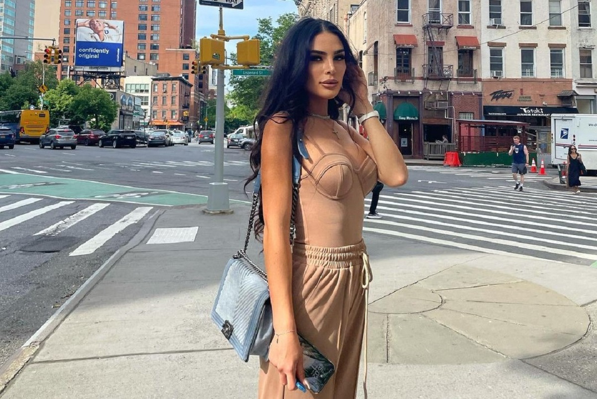 Fiica lui Ion Țiriac, apariție de neuitat într-o vacanță de lux! Ioana Țiriac este comparată pentru frumusețea ei cu Megan Fox și și-a etalat formele într-un safari | GALERIE FOTO