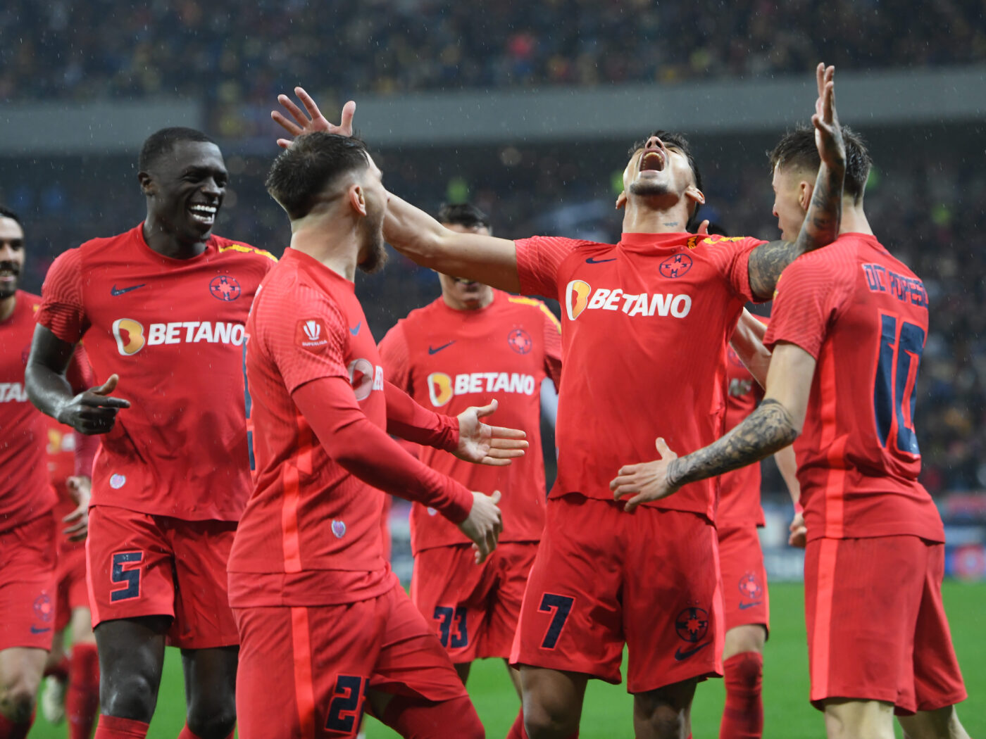 Fostul antrenor al lui FCSB a dezvăluit principalul atu al echipei în lupta pentru titlu cu CFR Cluj și Farul. „Să vedem ce se întâmplă!” | VIDEO EXCLUSIV ProSport LIVE