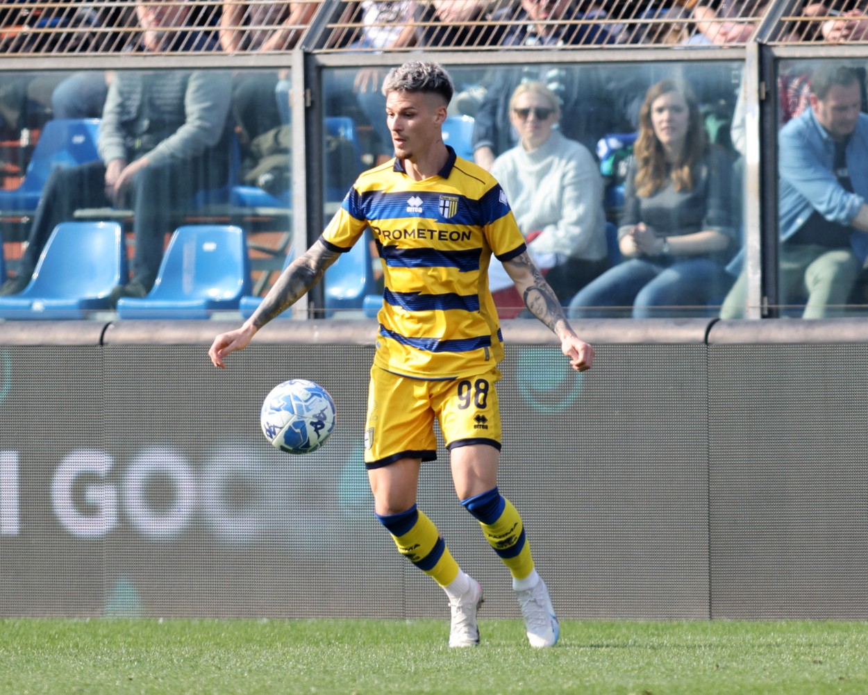 Galatasaray pregătește schimbul momentului: Dennis Man, cerut de la Parma. Românul pe care vor să-l trimită turcii definitiv italienilor din Serie B