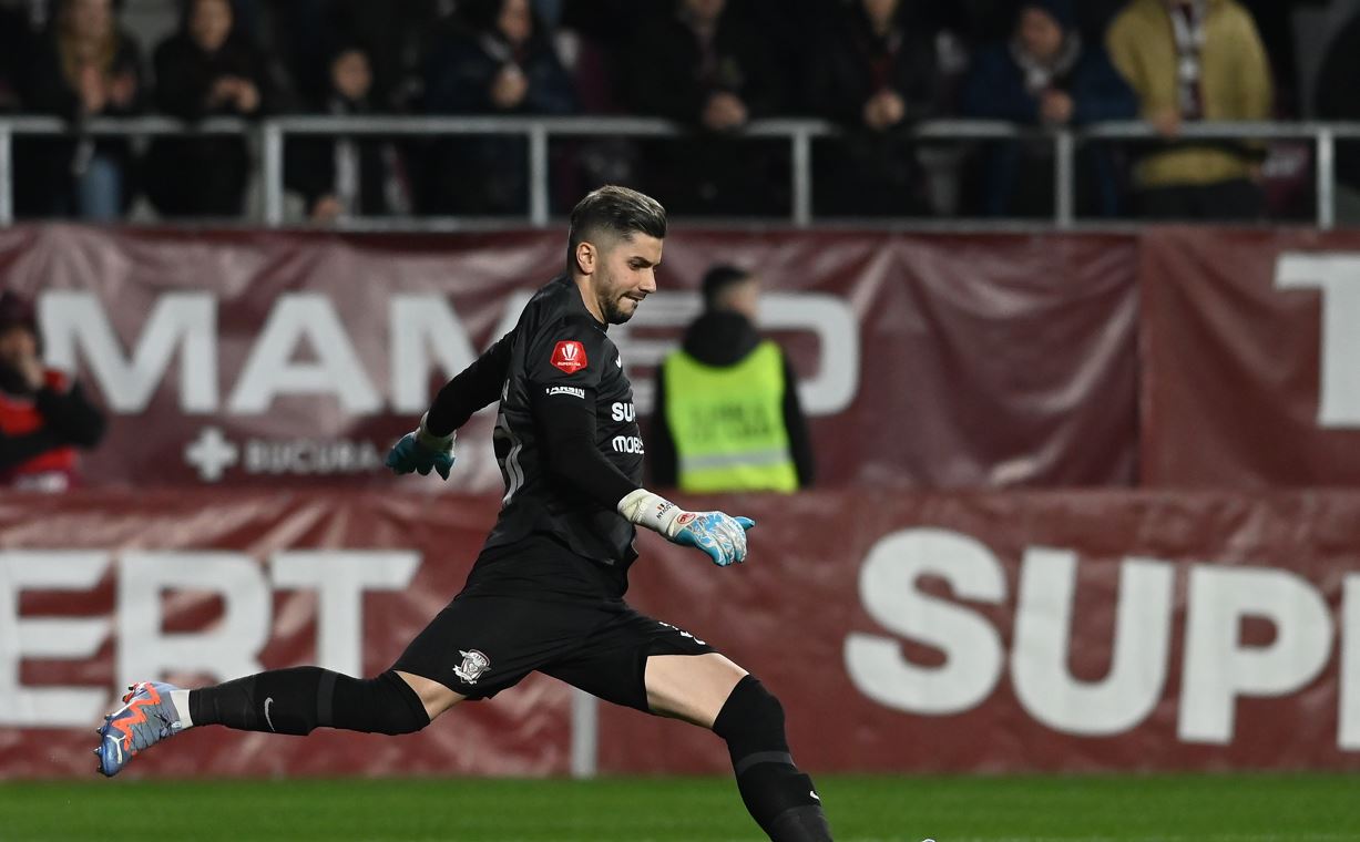 Horațiu Moldovan, plecăciune în fața suporterilor giuleșteni după Rapid – Farul 1-1: „Ei sunt campioni de mult în Liga 1”. Cum a comentat parada senzațională pe care a avut-o la șutul lui Enes Sali, dar și golul lui Nedelcu