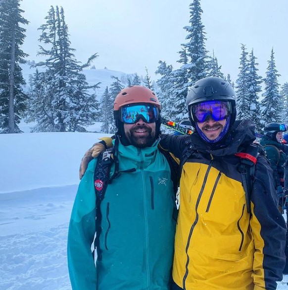 „O să mor aici și nu o să îi pot spune logodnicei mele cât de mult o iubesc!”. Momentul când un snowboarder e salvat de la moarte de sub zăpada care îl îngropase! Imaginile sunt greu de privit | VIDEO