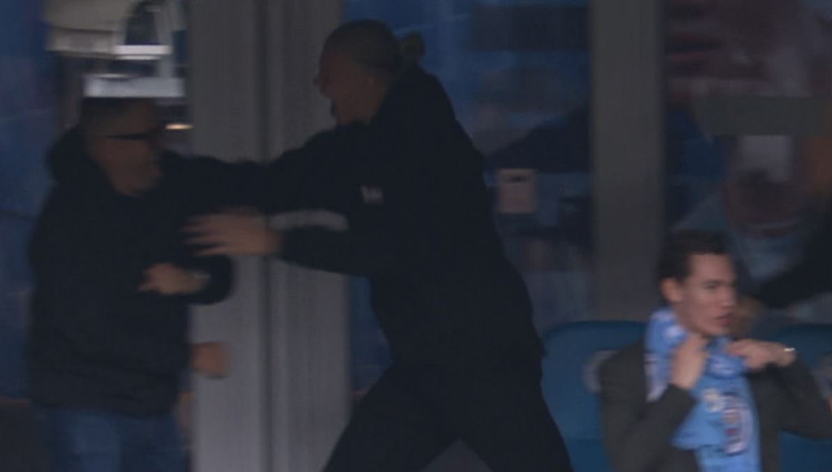 Imagini de senzație cu Erling Haaland pe Etihad, în timpul duelului Manchester City – Liverpool 4-1! Atacantul care îi ține locul a marcat, iar reacția norvegianului a fost superbă | VIDEO