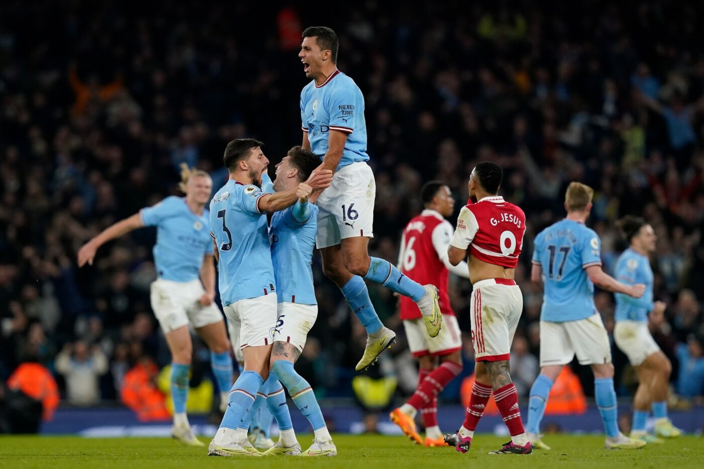 Manchester City a câștigat derby-ul etapei în Premier League, scor 4-1 cu Arsenal, iar acum se îndreaptă către cucerirea celui de-al treilea titlu consecutiv
