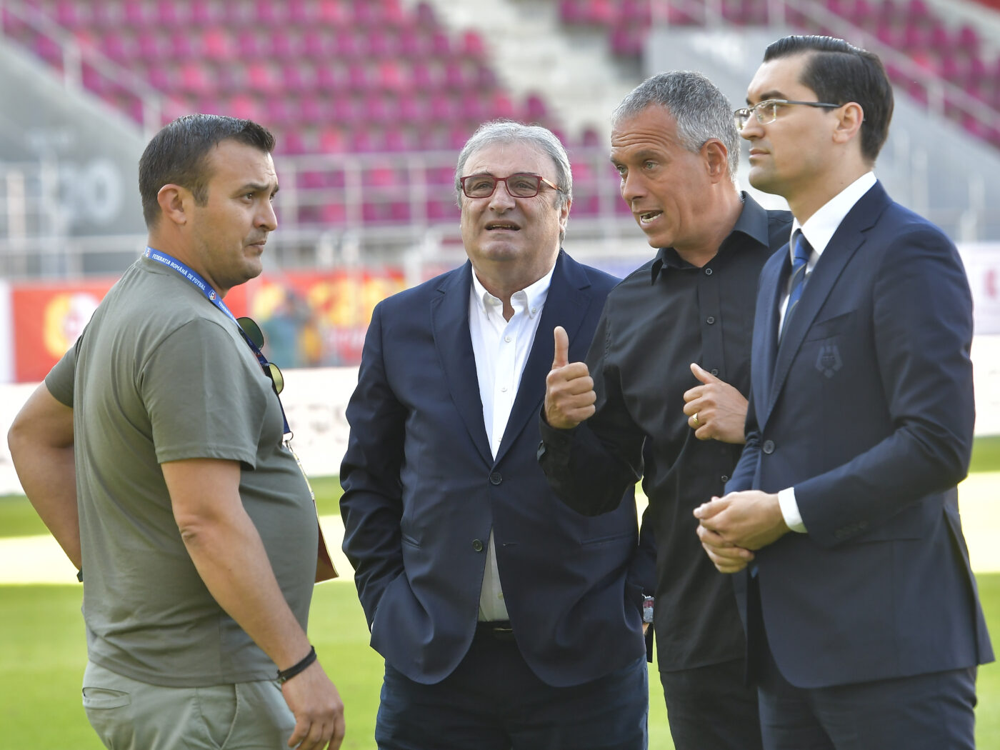 Mihai Stoichiță, o nouă reacție după ce a fost acuzat că știe toate neregulile de la loturile naționale, dar nu face nimic. „Am mai avut astfel de cazuri! Faceţi o reclamaţie scrisă şi eu intru într-o anchetă!”