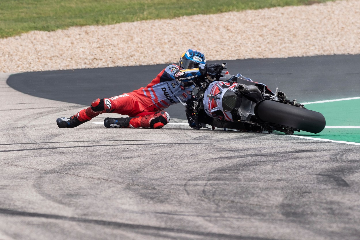 Momente teribile în Moto GP! Un star a căzut după ce i s-a făcut rău: „A intrat în colaps!”