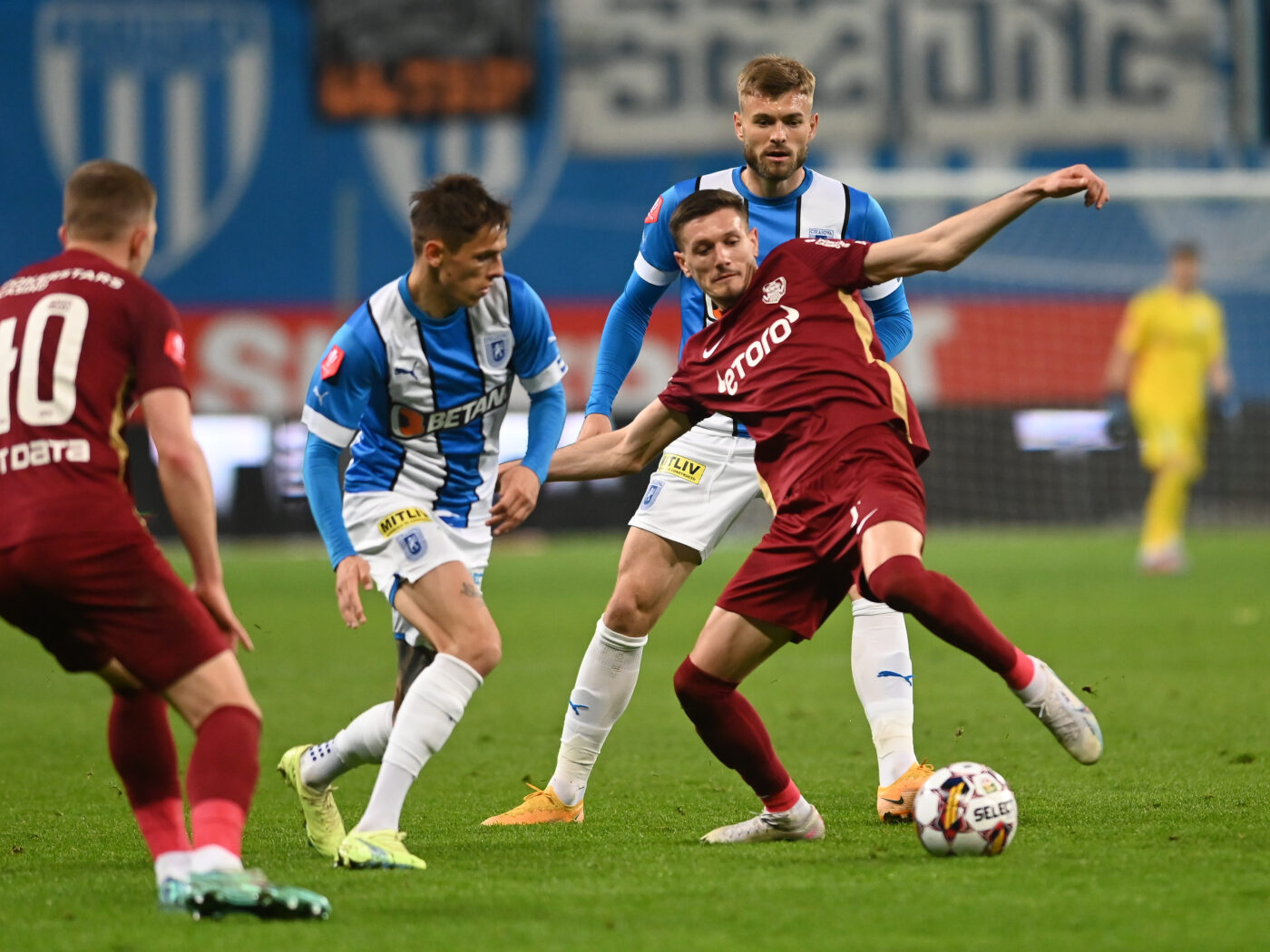 Motivul din spatele evoluției slabe a lui Ermal Krasniqi de la meciul Universitatea Craiova – CFR Cluj! Ce s-a întâmplat cu favoritul lui Dan Petrescu înaintea derby-ului | EXCLUSIV