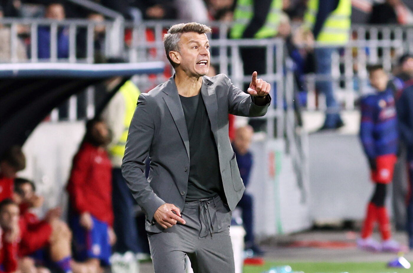 Ovidiu Burcă rămâne încrezător chiar dacă Dinamo a pierdut cu CSA Steaua. „Un duș rece care ne face bine!” Ce spune despre posibilitatea ca „roș-albaștrii” să promoveze. „E strigător la cer! Profită de o lege-fantomă”