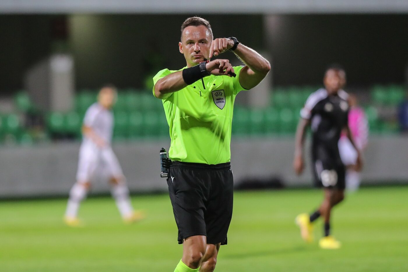 Omul care a arbitrat-o pe FCSB în 2015 s-a îmbătat în avion, a făcut scandal și a pierdut delegarea la meci! Reacția „centralulul” FIFA: „Am fost atacat de un fan al celor de la Panathinaikos după ce am aterizat în Atena”