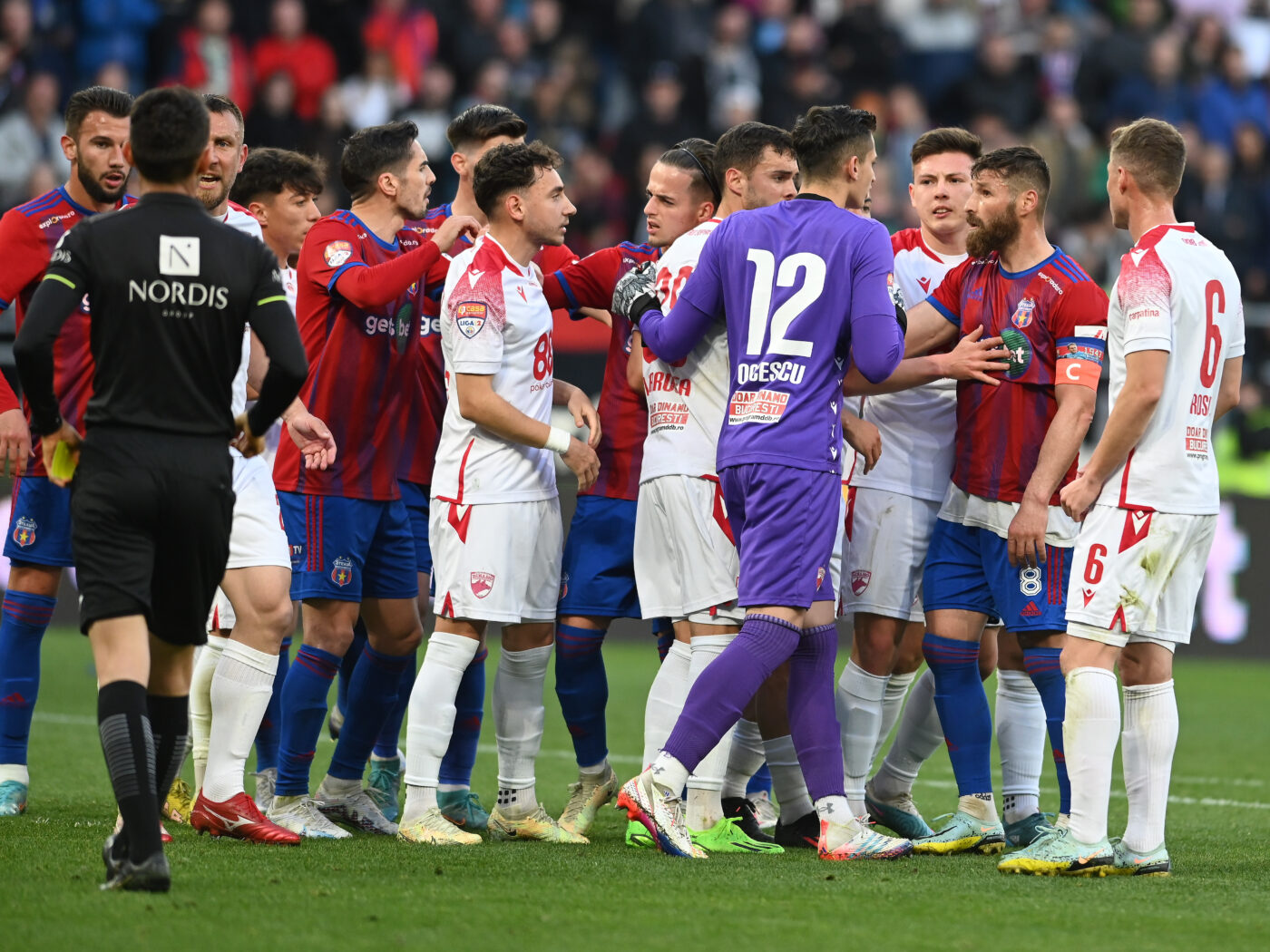 Portarul lui Dinamo, pus la zid de fani după eșecul cu CSA Steaua: „Am devenit SMURD-ul portarilor anonimi!” Ce are de gând Ovidiu Burcă | SPECIAL