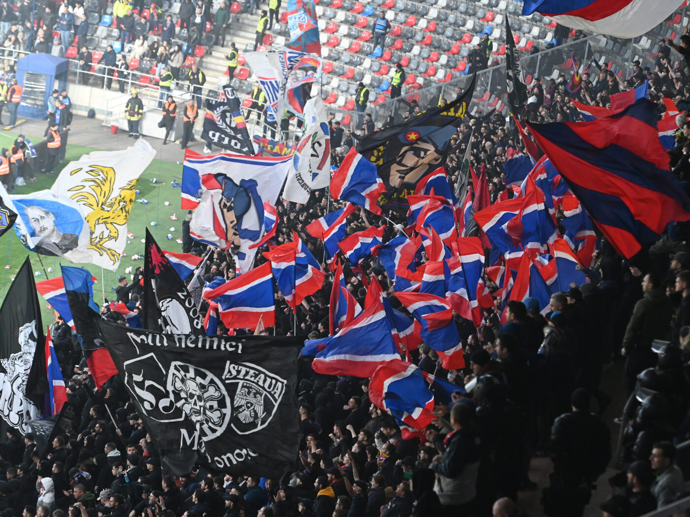 Ce companie privată s-ar putea asocia cu CSA Steaua: „Sparg Europa! Ăia au bani!”. Fabrica de armament care îl poate distruge pe Becali