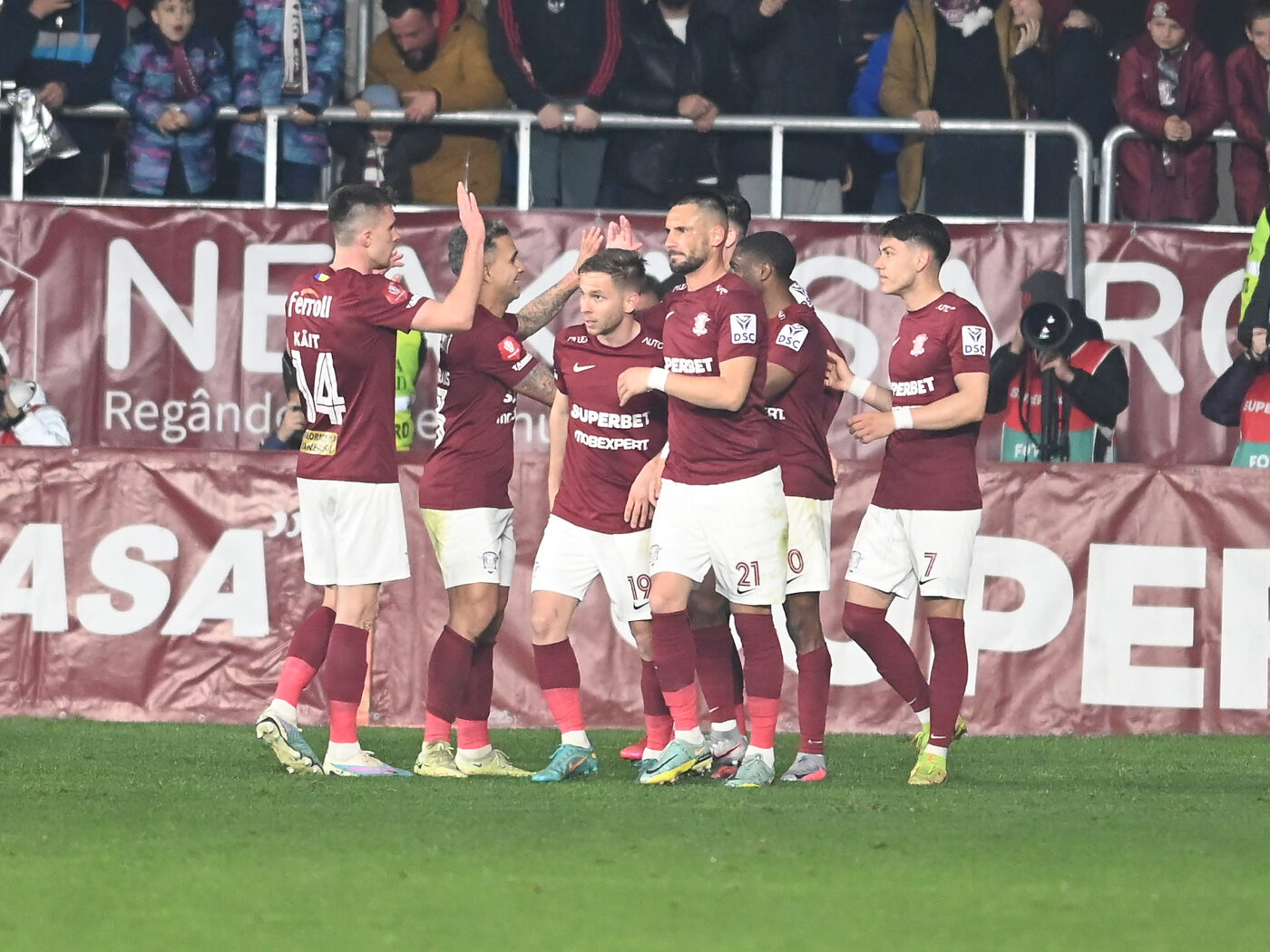Rapid a luat doar două puncte din două meciuri jucate în play-off-ul Superligii, dar jucătorii lui Mutu se gândesc la titlu. „Depindem doar de noi!”