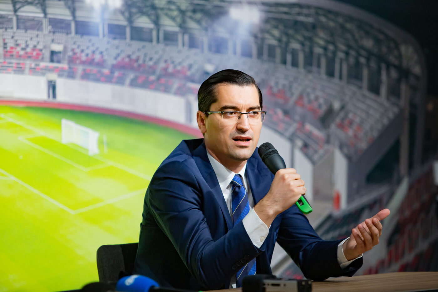 Răzvan Burleanu a reacționat după dezvăluirile ProSport din DOSARUL „MITĂ ȘI SCANDAL LA LOTURILE NAȚIONALE”: „Gheorghiță Geolgău ar merita mai mult respect! Eu mi-aș dori să vedem niște probe”. Ce l-ar face să plece din fruntea FRF: „Îmi voi depune imediat mandatul!”
