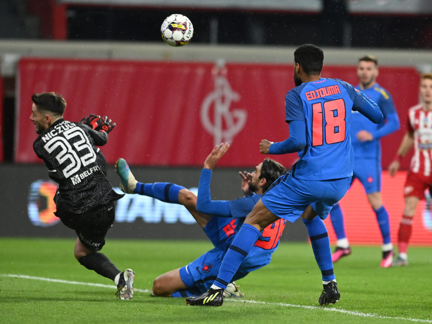 Schimbarea lui Malcom Edjouma la pauza meciului Sepsi – FCSB, susținută de un fost internațional român: „Când echipa se apără, e mereu spațiu în spatele lui! Era la 30-40 de metri” | VIDEO EXCLUSIV ProSport Live