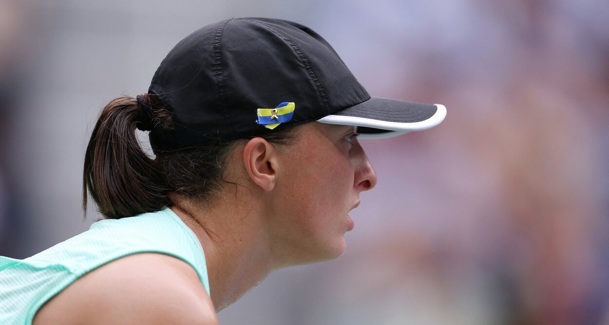 Motivul pentru care Iga Swiatek nu mai poartă steagul Ucrainei pe șapcă, la turneul de la Stuttgart! Fanii au crezut că decizia are legătură cu noul sponsor, dar explicația liderului WTA este cu totul alta | VIDEO