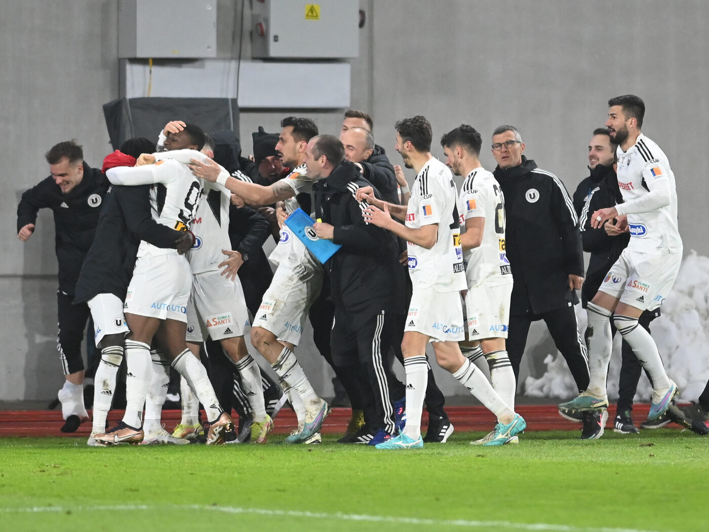 „U” Cluj va avea gazon nou în fiecare an. „Nu voi mai permite să jucăm în noroi” + Motivul pentru care Cluj Arena rămâne interzisă pentru CFR