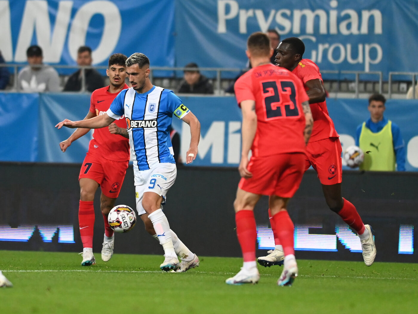 Andrei Ivan, execuție de cascadorii râsului în Universitatea Craiova – FCSB! Fotbalistul a început să plângă în hohote după ce și-a îngropat echipa în finalul meciului