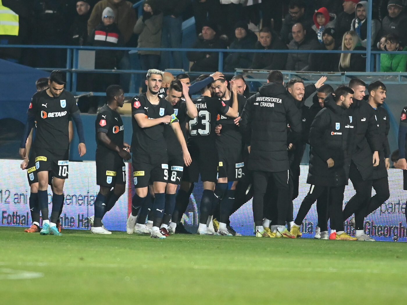 Universitatea Craiova a fost lovită de blestemul accidentărilor! Un titular s-a „rupt” la partida cu Farul Constanța și poate rata duelul cu Rapid. „Are o problemă!”