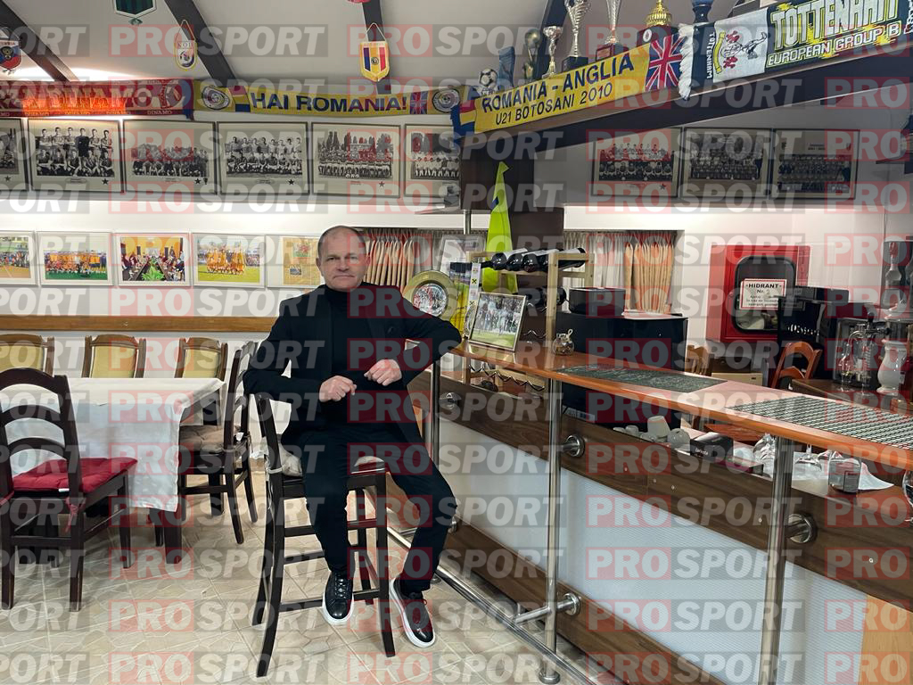 Un mare dinamovist și-a făcut muzeu al fotbalului în comuna de baștină. „E un pub cu circuit privat. Mai stau aici de vorbă cu amicii sau vedem împreună meciuri”. Cum l-a prins pe Ibrahimovici pentru o poză de colecție | FOTO&VIDEO EXCLUSIV