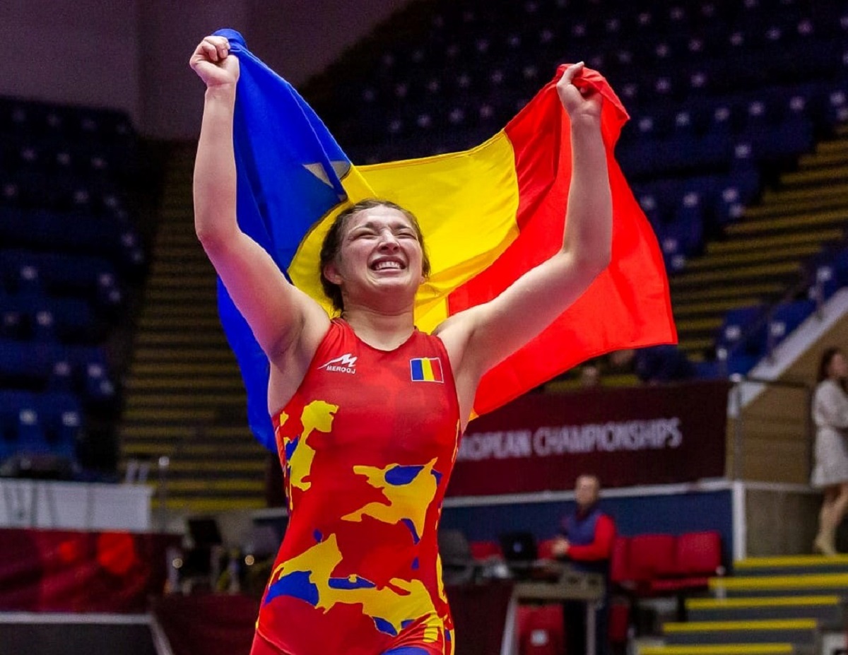 Amina Roxana Capezan, la scurt timp după ce a cucerit medalia de aur la Campionatele Europene de lupte U-23 de la București. Sursă foto: Facebook / Federatia Romana de Lupte