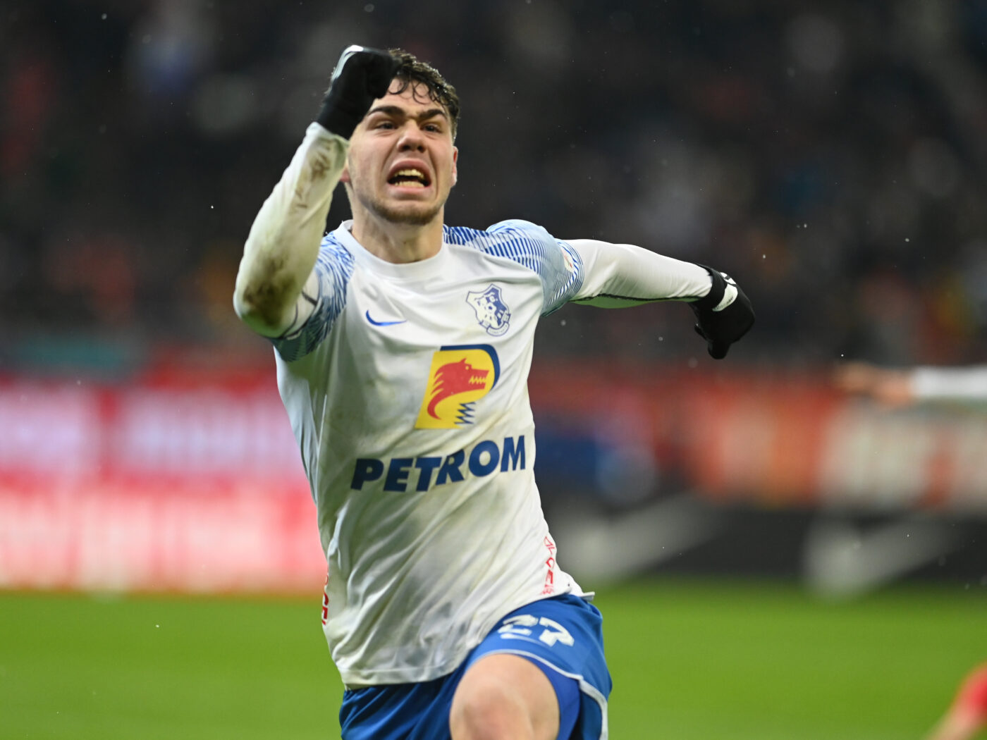 Dan Șucu și Gică Hagi au ajuns la un acord final pentru transferul lui Andrei Borza de la Farul la Rapid! Ce sumă de bani primește „Regele”, pe loc, pentru „noul Chivu” și ce procente păstrează dintr-o viitoare vânzare | EXCLUSIV