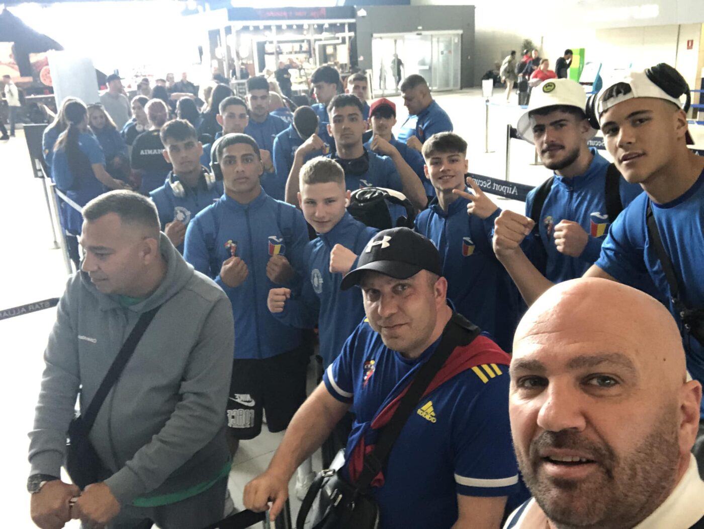 Pugiliștii pregătiți de Dorel Simion luptă pentru medalii! Începe Campionatul European de Tineret de la Erevan. „Nivelul e ridicat. În ringul de box vor urca și rușii” | EXCLUSIV