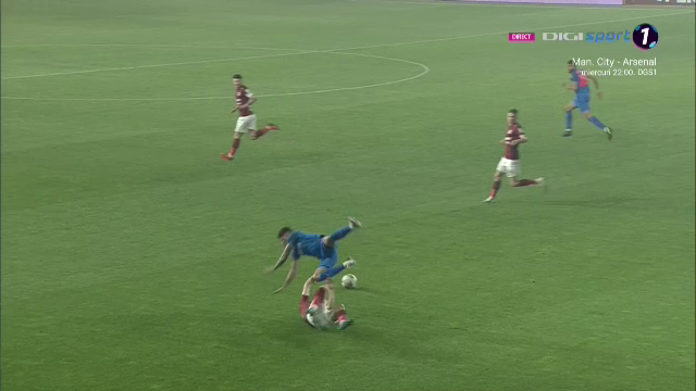 Fază de o violență extremă în Rapid – FCSB! Onea a intrat brutal și putea să-i rupă piciorul lui Coman: decizia lui Feșnic a declanșat furia băncii roș-albastre! Era de roșu?