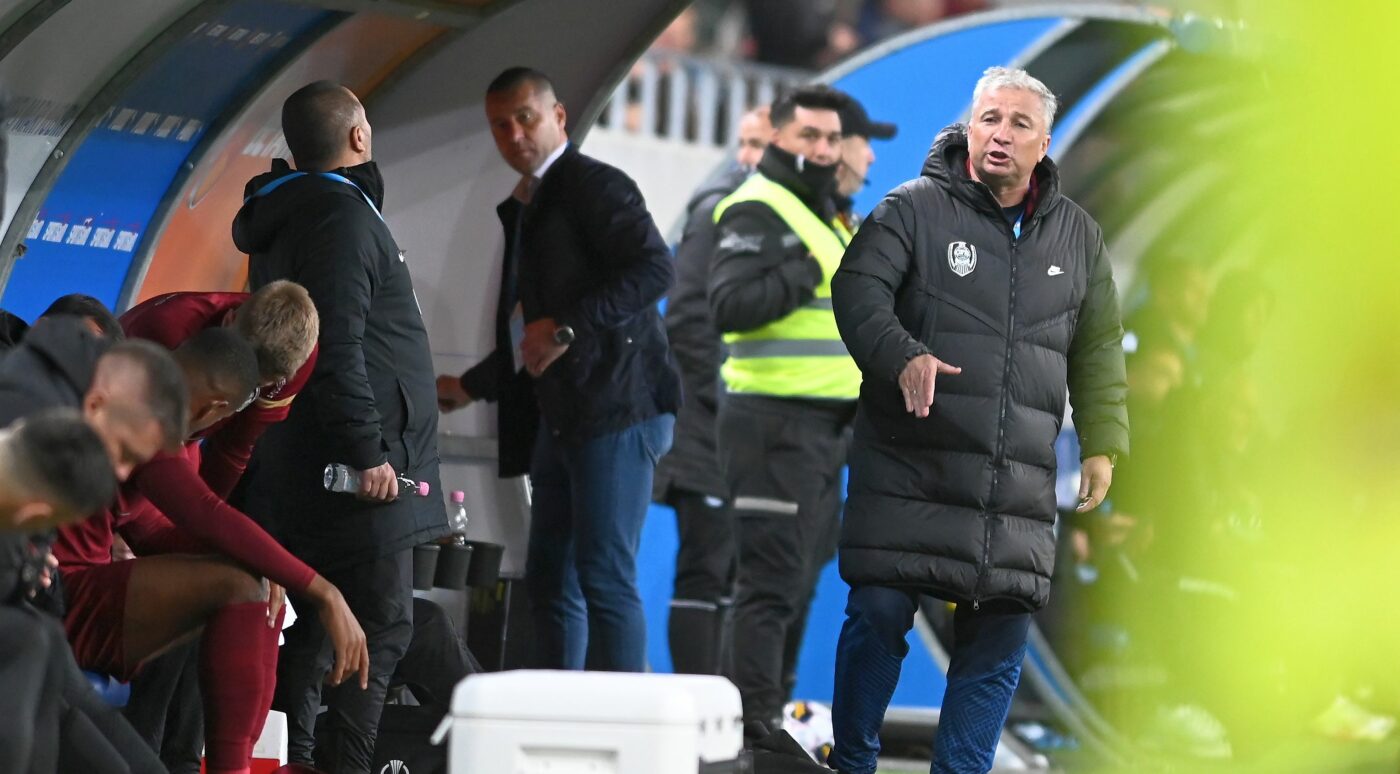 Gestul de neînțeles făcut de către antrenorul lui CFR Cluj în meciul cu Universitatea Craiova: „A apărut o modă nouă! Dan Petrescu respectă și regula asta” | VIDEO EXCLUSIV ProSport Live