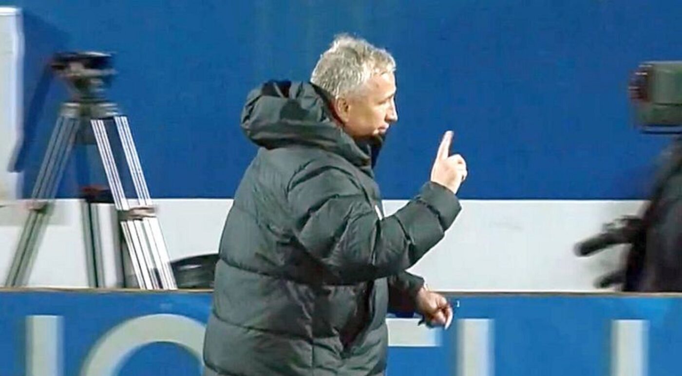 Comentatorul partidei Farul – CFR Cluj și-a ieșit din minți în direct când a văzut gestul neașteptat al lui Dan Petrescu: „Nu-i faci asta lui Hagi”