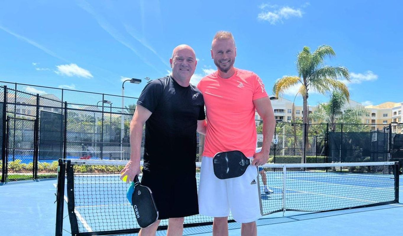 Românul care dă lecții vedetelor de la Hollywood, l-a învins la juniori pe Nadal și a crescut alături de Simona Halep: „O cunosc de când avea șase ani” + Meciul de un milion de dolari | EXCLUSIV