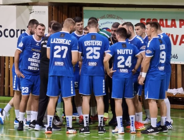Nou scandal în handbalul românesc! O echipă din Liga Zimbrilor dă în judecată doi comentatori sportivi și face plângere la CNA