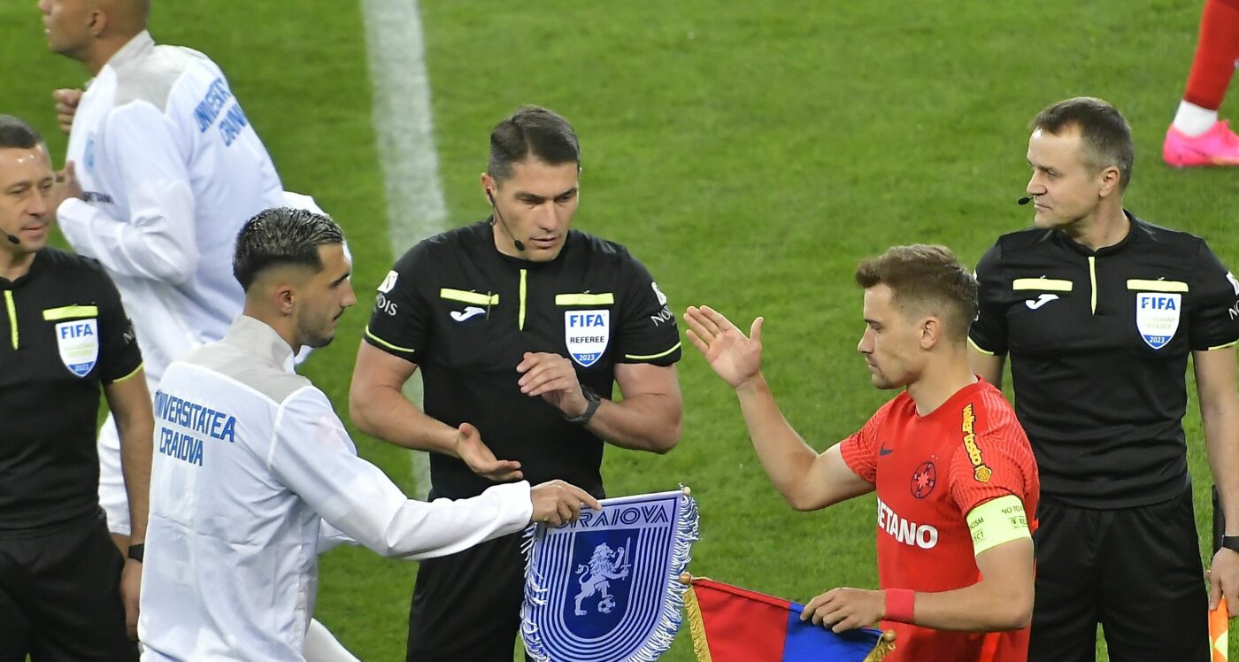 Moment penibil din camera VAR în Universitatea Craiova – FCSB: problemele cu imaginile din car l-au enervat și pe Istvan Kovacs! Centralul a dictat a doua lovitură de pedeapsă după câteva zeci de secunde de așteptare