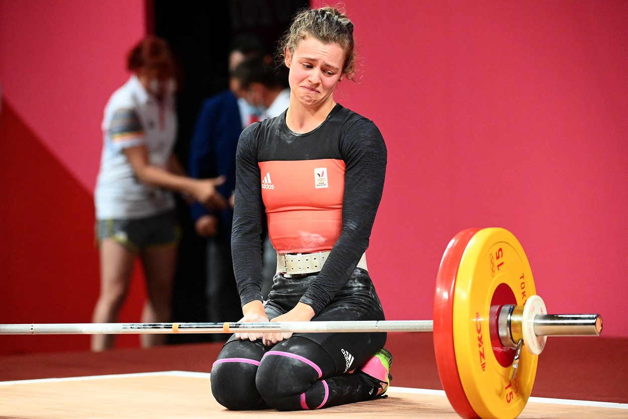 Scandal în toată regula în lumea halterelor! Sportivele cer să li se permită să se cântărească fără sutien: „Dacă nu, să poarte și bărbații!”